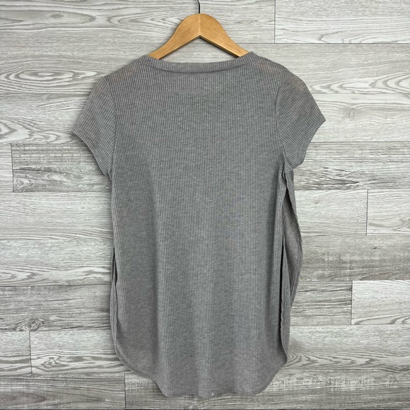 Poetry Gray Open Side(both Side) Gray Short Sleeve Blouse - Picture 4 of 6